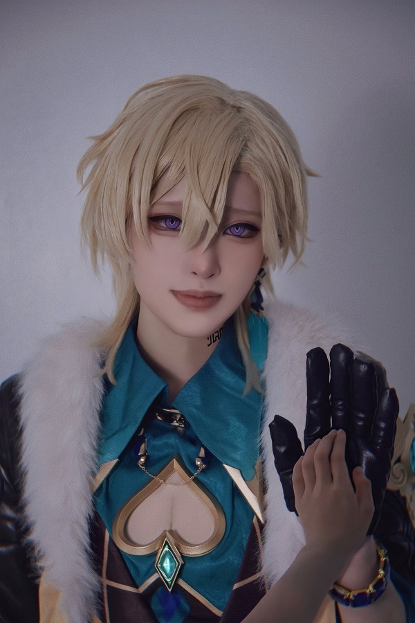 Cosplay Aventurine Honkai với phong thái quý ông sang trọng