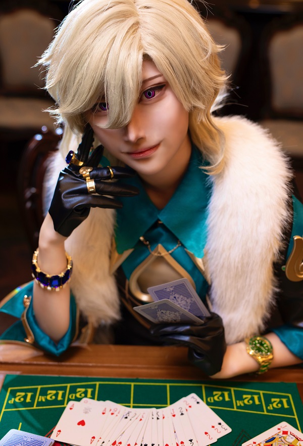 Cosplay Aventurine Honkai với mái tóc gọn gàng cực lịch lãm
