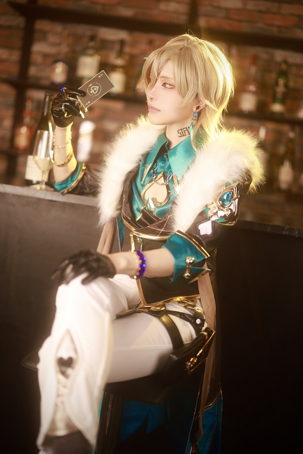 Cosplay Aventurine Honkai với thần thái lạnh lùng nhưng quyến rũ