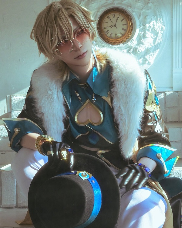 Cosplayer Aventurine Honkai với thần thái toát lên sự tự tin