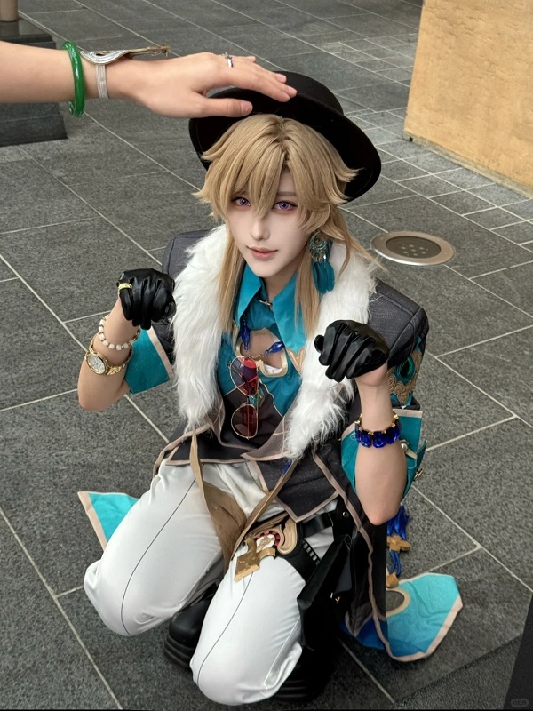 Aventurine Honkai cosplay