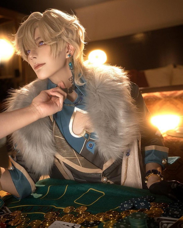 Ảnh cosplay Aventurine Honkai với khung cảnh lung linh huyền bí