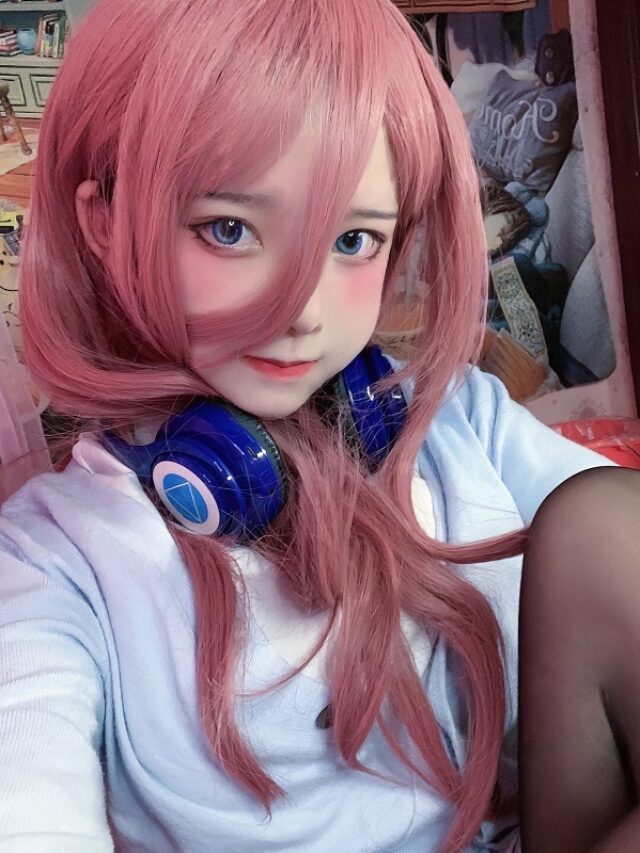 Cosplay Miku Nakano với nụ cười dịu dàng gây thương nhớ