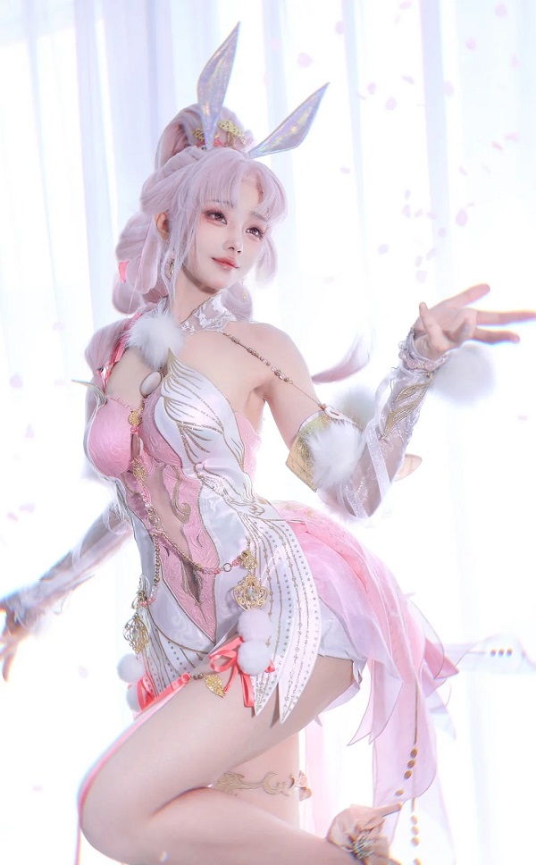 Nhân vật anime nữ tái hiện đầy sống động ngoài đời thực