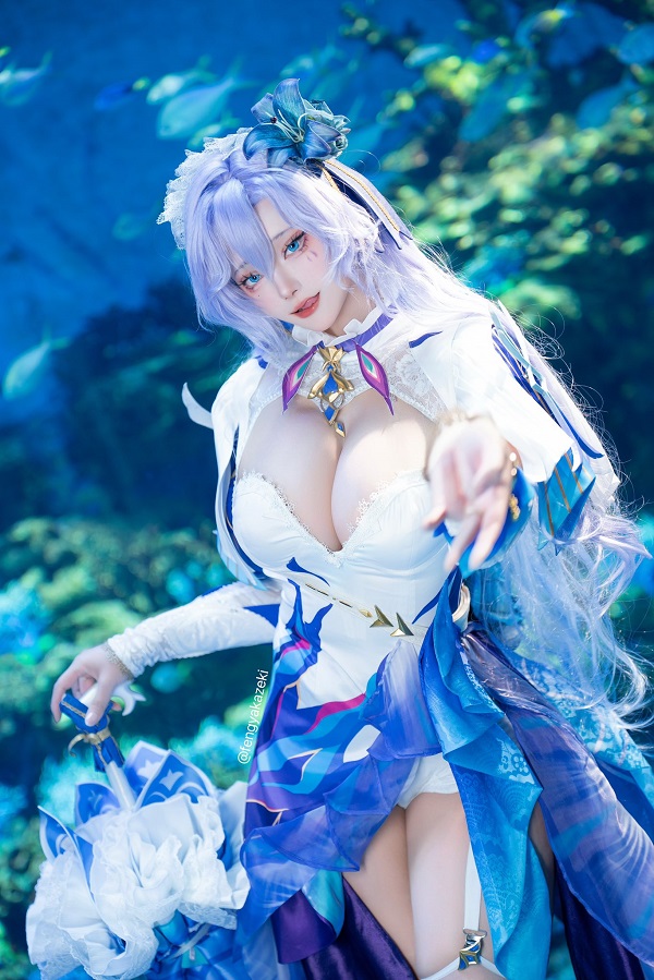 Gái xinh cosplay vai nữ pháp sư quyến rũ