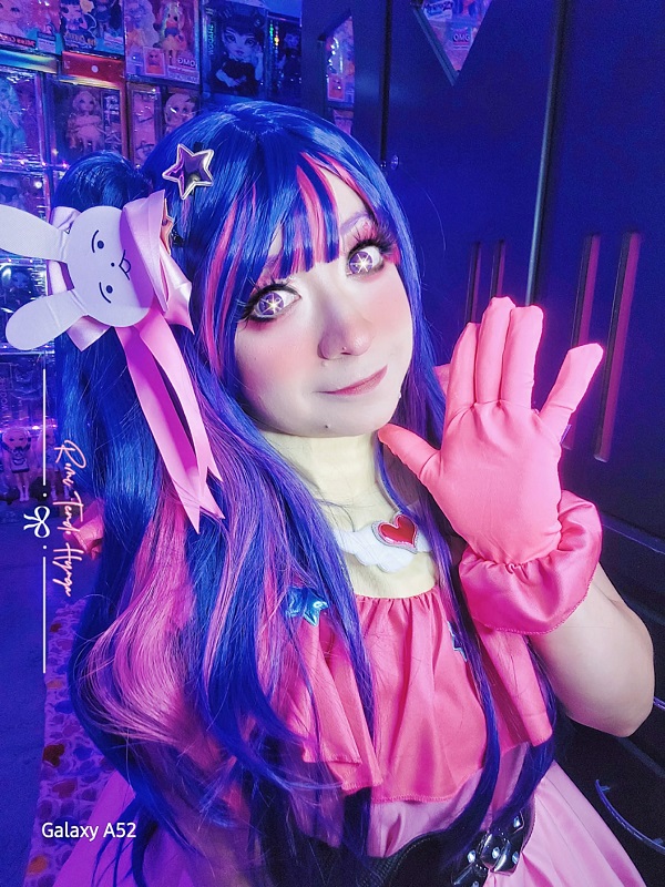 Cosplay Ai Hoshino thể hiện thần thái như idol sân khấu thật