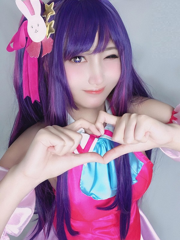 Cận cảnh biểu cảm đáng yêu của cosplay Ai Hoshino