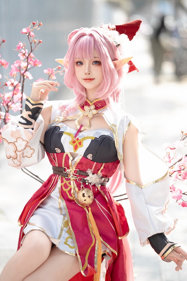Gái xinh cosplay anime với nụ cười đốn timGái xinh cosplay anime với nụ cười đốn tim