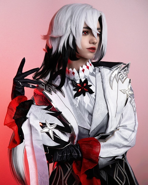Hình ảnh nửa thân coser thể hiện thần thái rõ nét