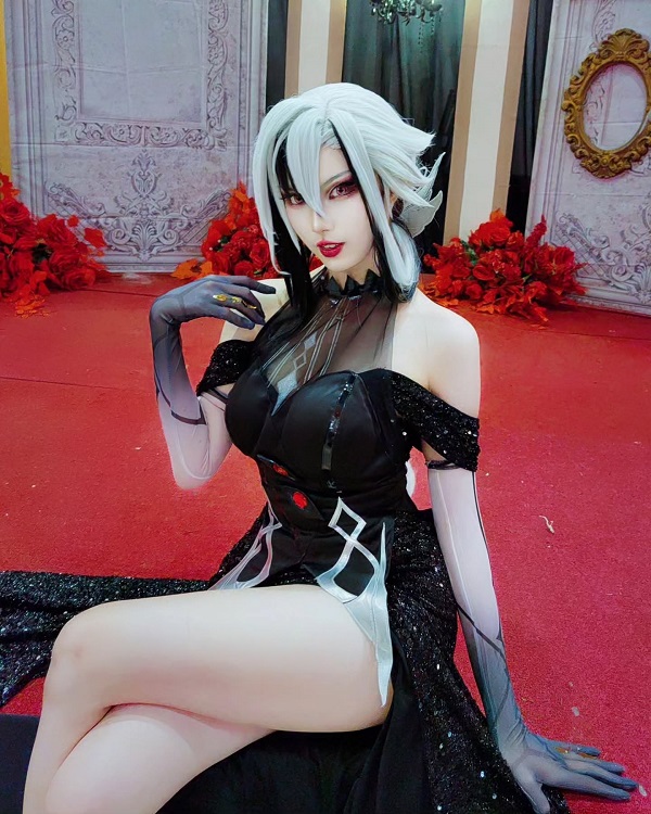 Bộ trang phục cosplay Arlecchino được đầu tư kỹ lưỡng
