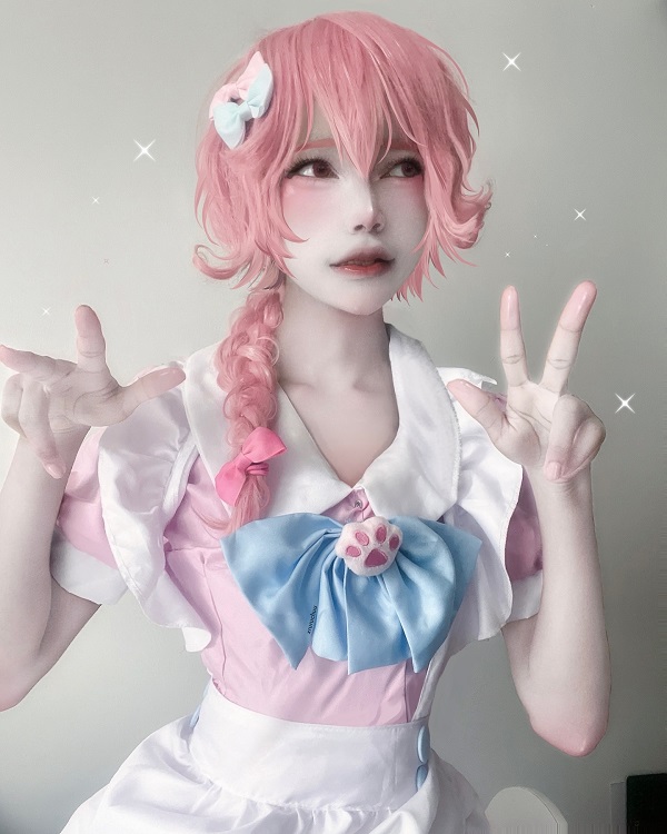 Cosplayer trong bộ đồ Astolfo cực kỳ chỉn chu