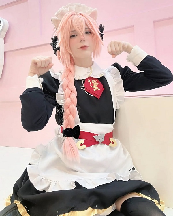 Astolfo cosplay phong cách học đường