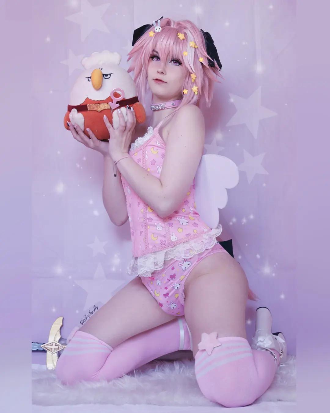 Astolfo cosplay với hiệu ứng ánh sáng lung linh