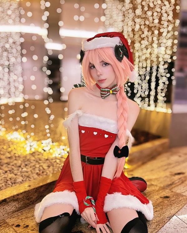 Astolfo cosplay với nụ cười ngọt lịm