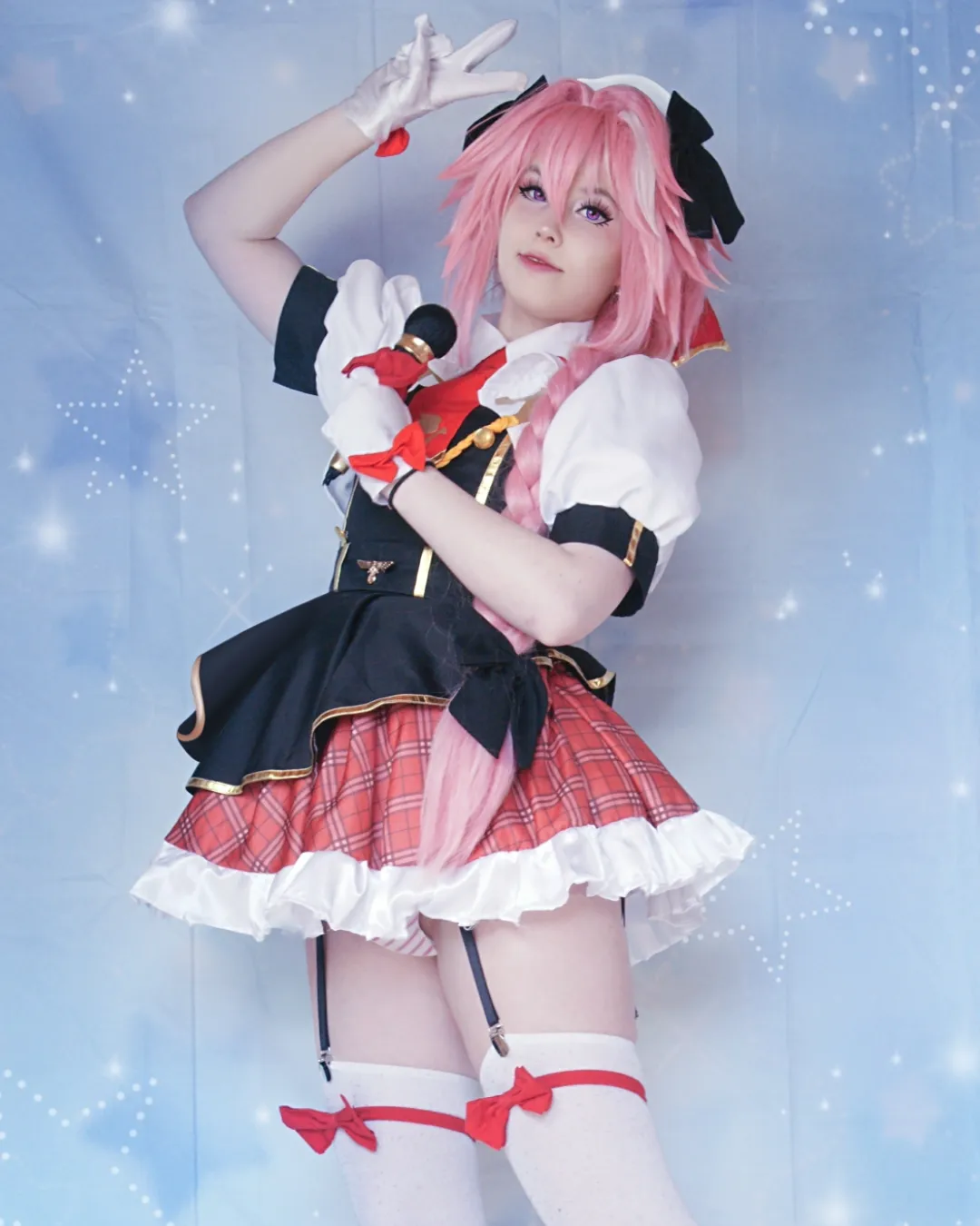 Astolfo cosplay với background cổ điểnAstolfo cosplay với background cổ điển