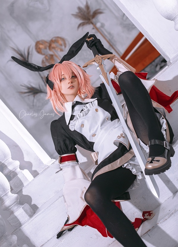 Astolfo cosplay giữa concept fantasy huyền ảo