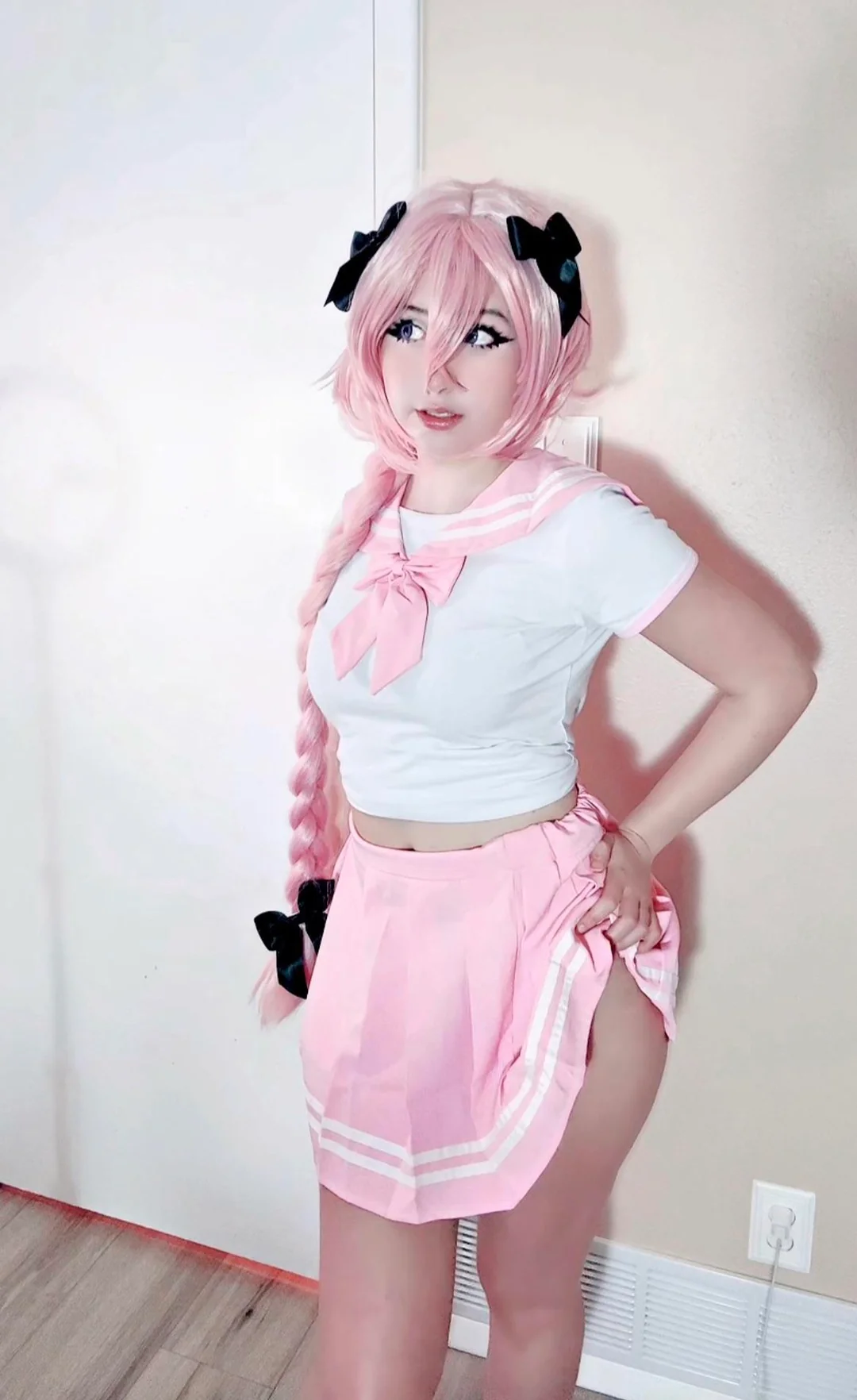 Astolfo cosplay cùng cosplay partner cực ăn ý