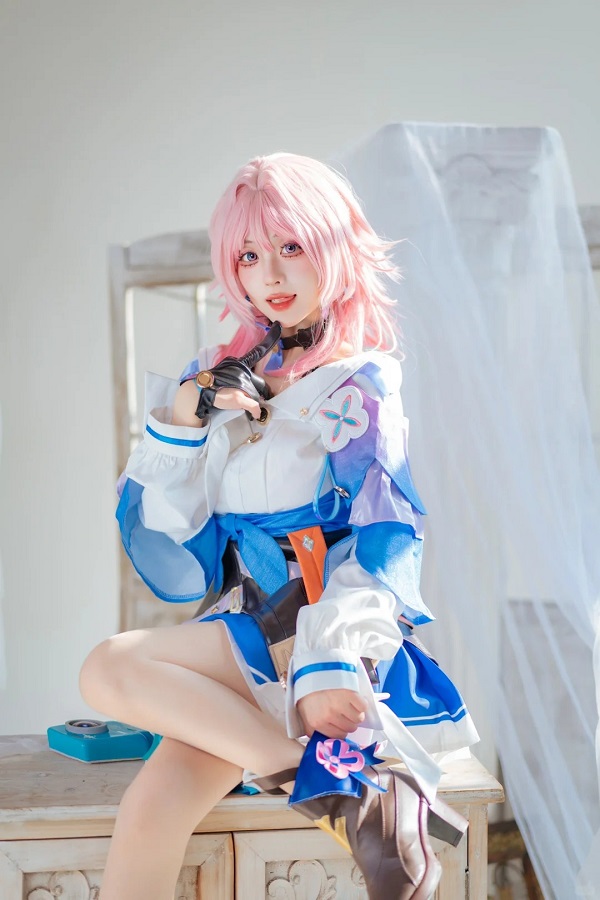 Astolfo cosplay tạo dáng selfie cực bắt trend