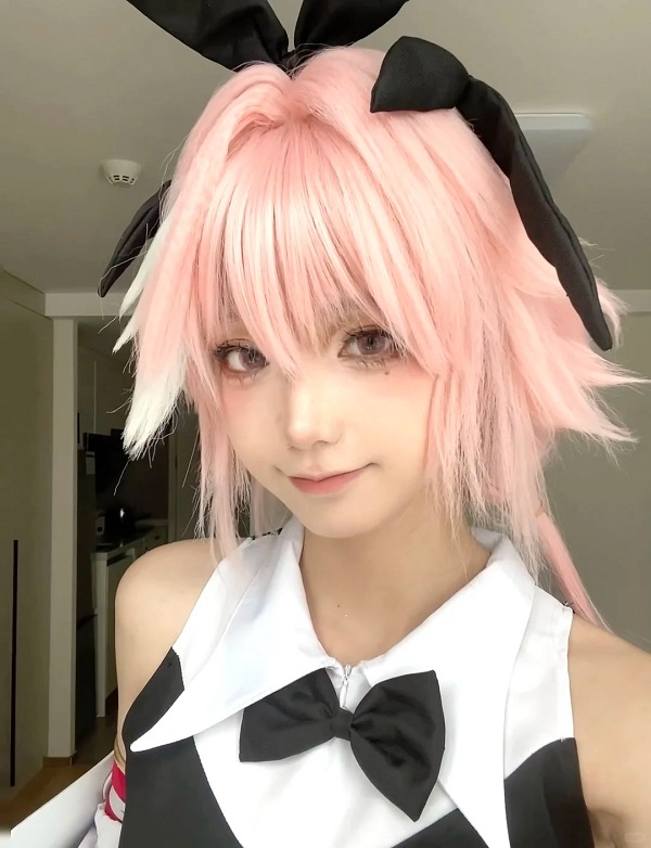Astolfo cosplay phong cách chibi ngoài đời thực