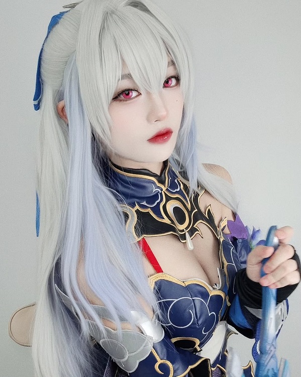 Gương mặt lạnh lùng đậm chất game