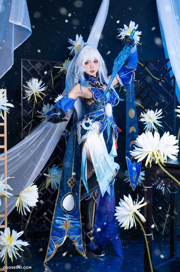 Cosplay Jingliu trong concept tuyết trắng