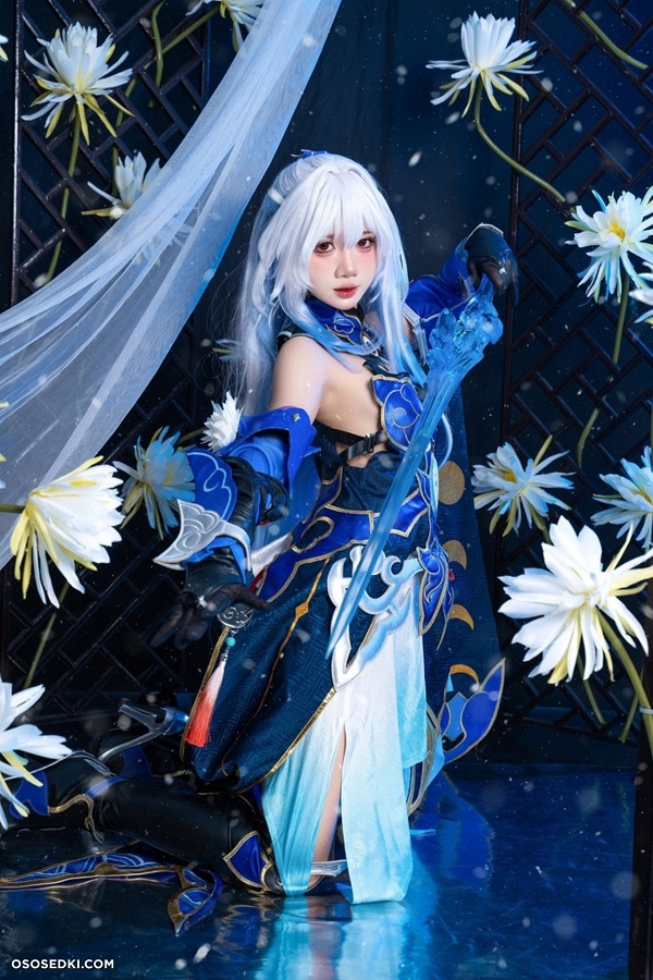 Cosplay Jingliu trong concept tuyết trắng