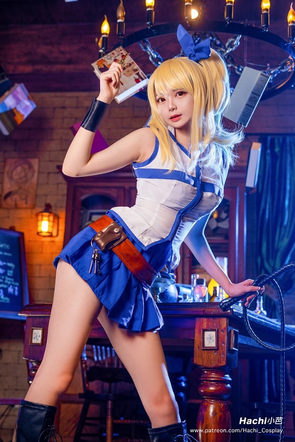 Chiếc váy xanh nổi bật trong phiên bản cosplay