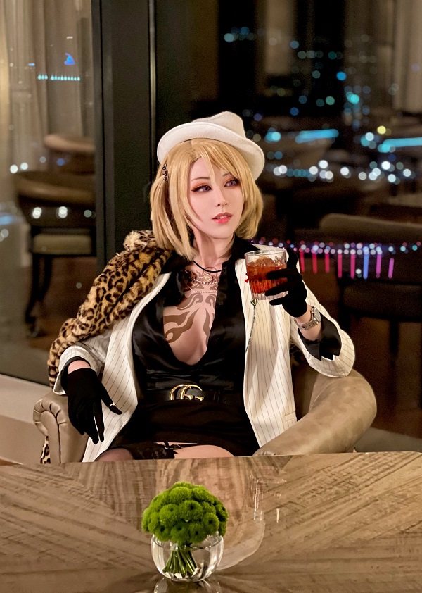 Nữ cosplayer tạo dáng đầy thần thái giữa sân cosplay