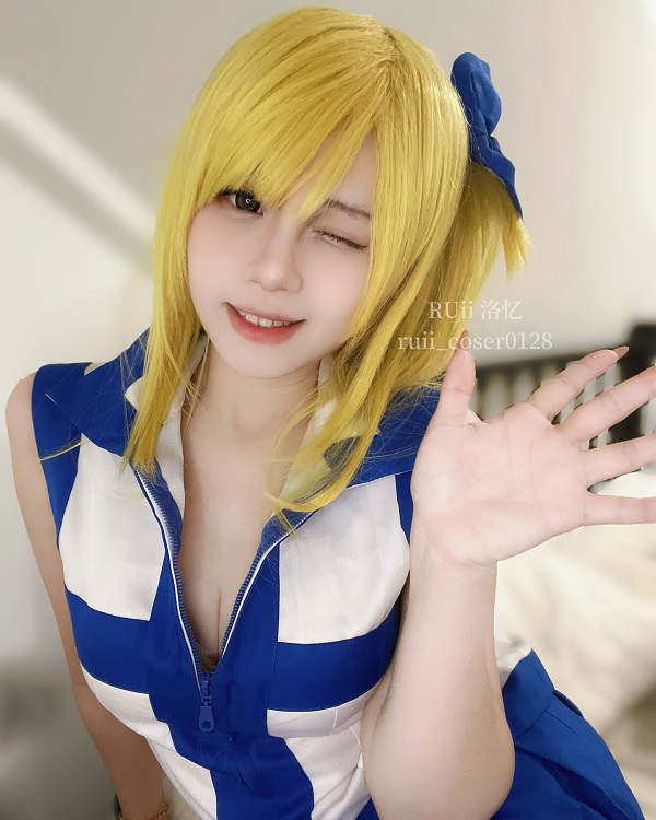 Cosplay Lucy Heartfilia chuẩn từ tóc đến phụ kiện