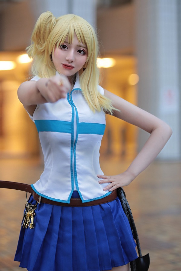 Coser tạo dáng trong bộ đồ pháp sư nổi bật