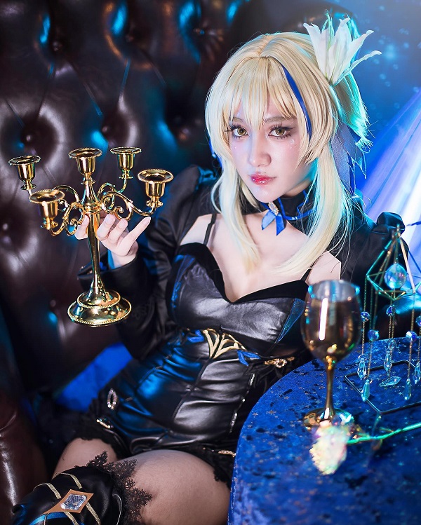 Lumine cosplay với outfit thiết kế lại sáng tạo
