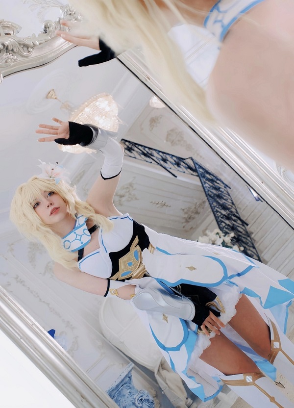 Lumine cosplay tạo điểm nhấn bằng biểu cảm đôi mắt