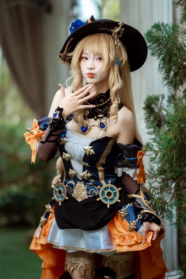 Cosplay Navia đẹp lộng lẫy trong không gian tráng lệ

