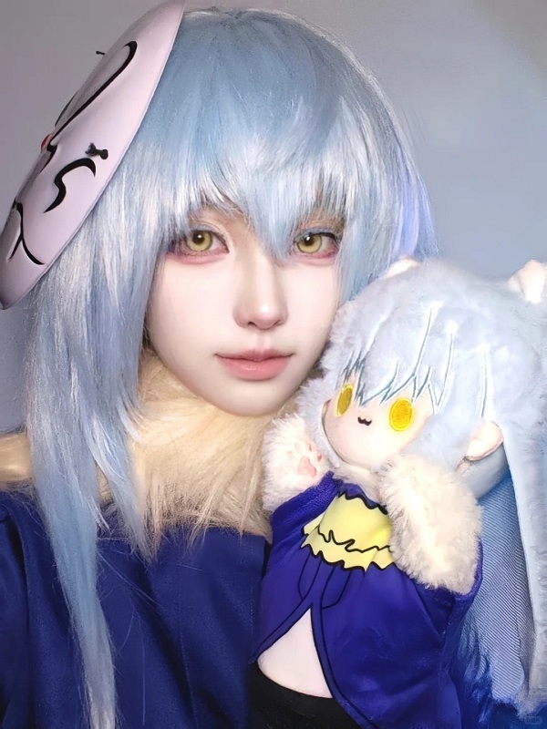 Cosplay hình Rimuru với ánh sáng huyền ảo