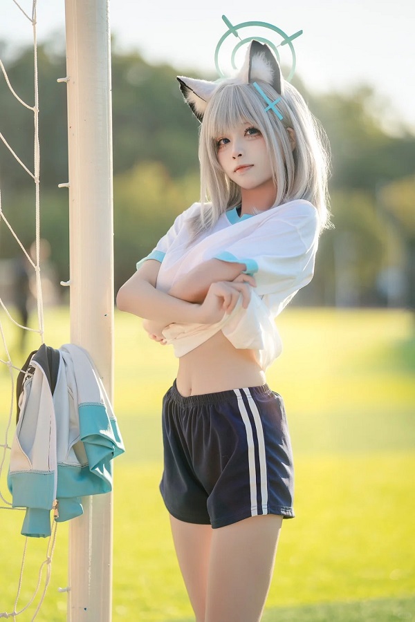 Ảnh cosplay Shiroko tạo dáng cực ngầu