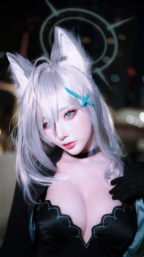 Biểu cảm điềm tĩnh của coser