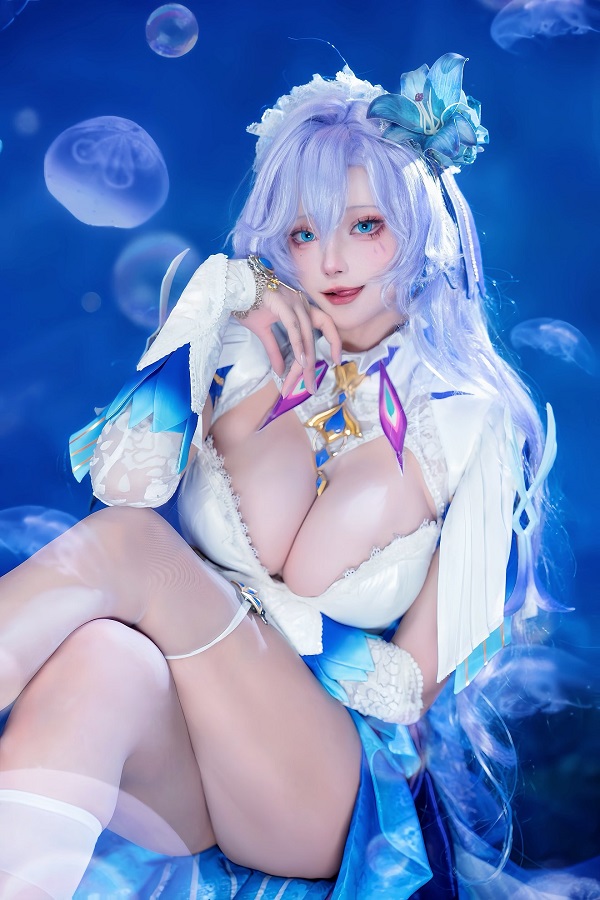 Sexy anime cosplay tạo dáng gợi cảm