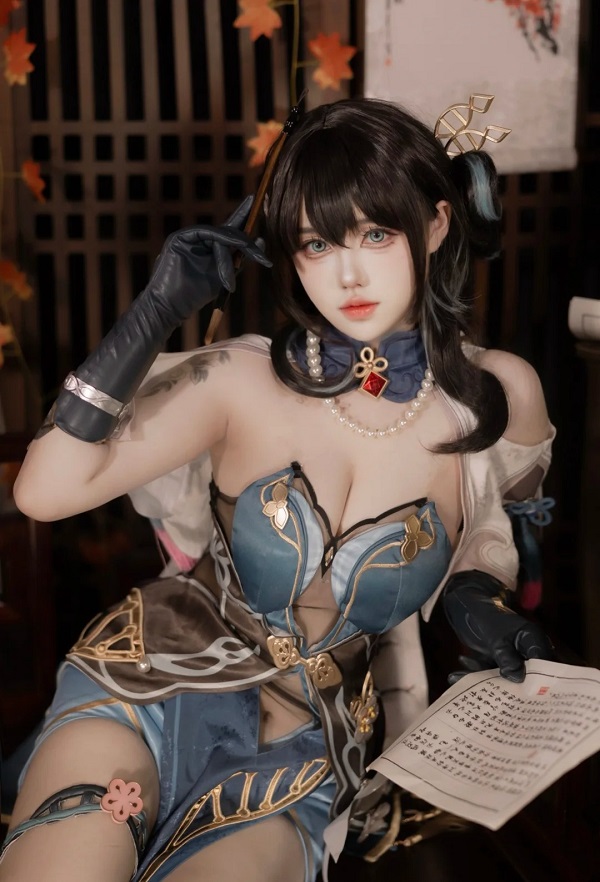 Coser diện bikini cosplay nhân vật mùa hè nổi tiếng