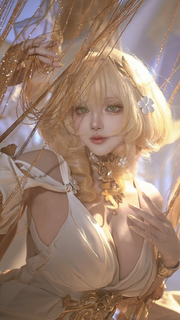 Cosplay anime girl với thần thái quyến rũ khó cưỡng