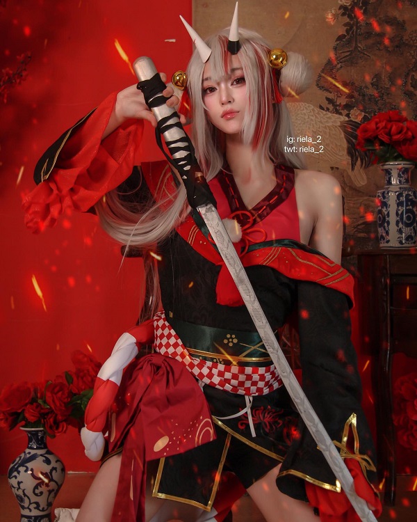 Bức ảnh cosplay với ánh sáng mờ ảo