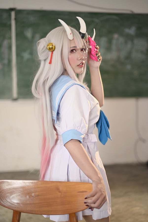 Cosplay Ayame với ánh sáng rực rỡ