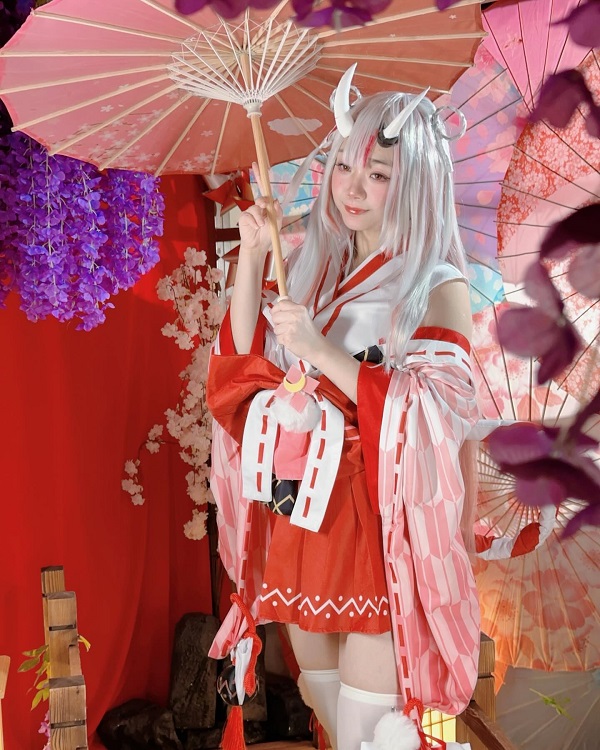Cô nàng coser trong tạo hình chiến binh