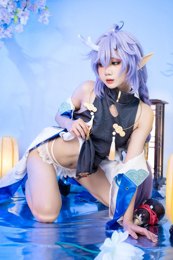 Trang phục cosplay Bailu được may tỉ mỉ