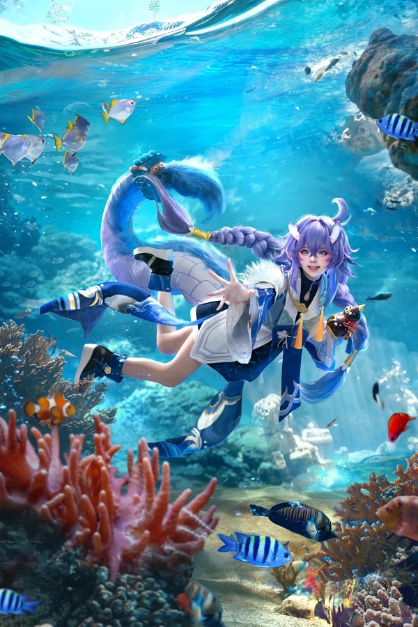 Cảnh cosplay với ánh nắng nhẹ nhàng buổi chiều