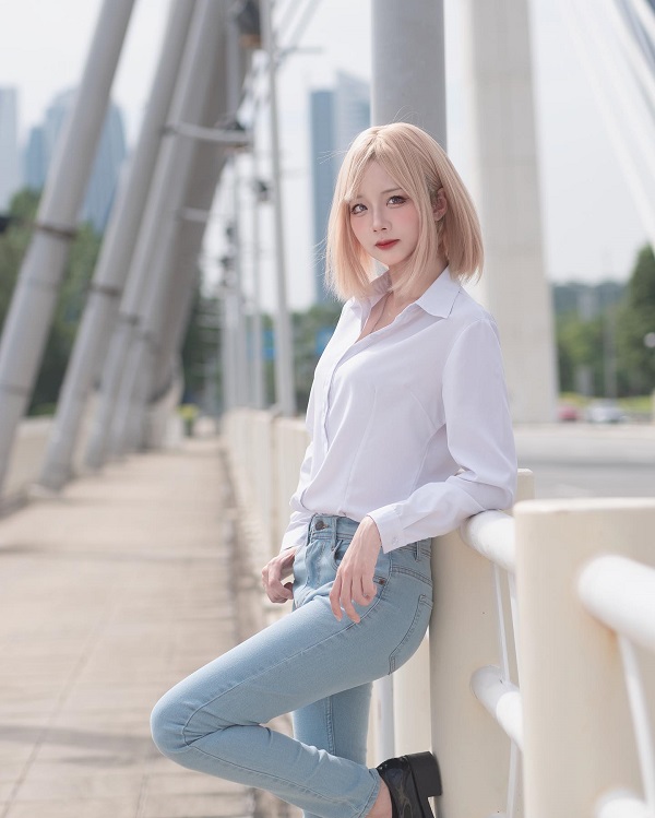 Nữ cosplayer trong tạo hình Hunter đầy khí chất