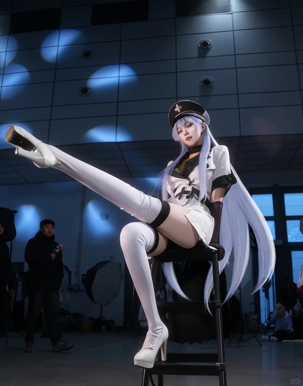 Thần thái Esdeath được tái hiện hoàn hảo