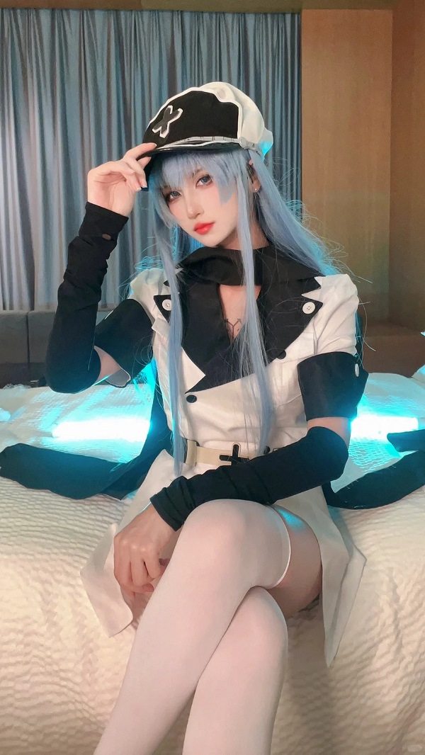 Góc chụp tôn lên thần thái Esdeath
