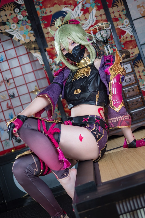 Áo choàng và phụ kiện cosplay tỉ mỉ từng chi tiết