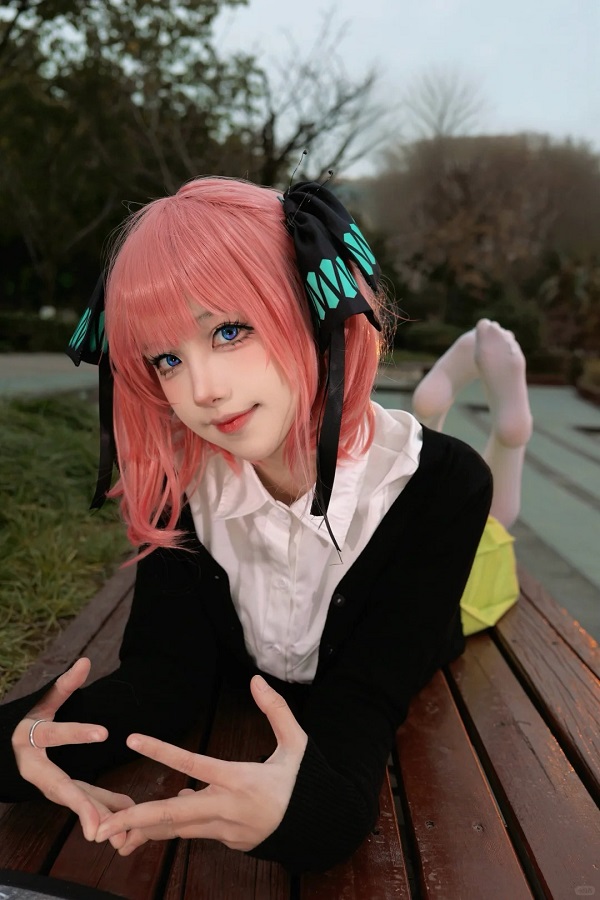 Cosplay phong cách Nino giữa không gian mùa xuân