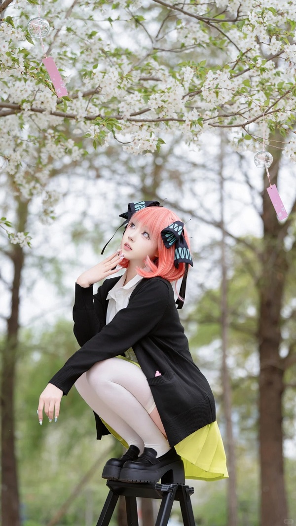 Khung cảnh trường học trong ảnh cosplay cực chill